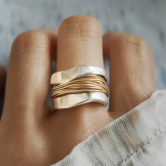 LIA| Anillo de hilos dorados en plata