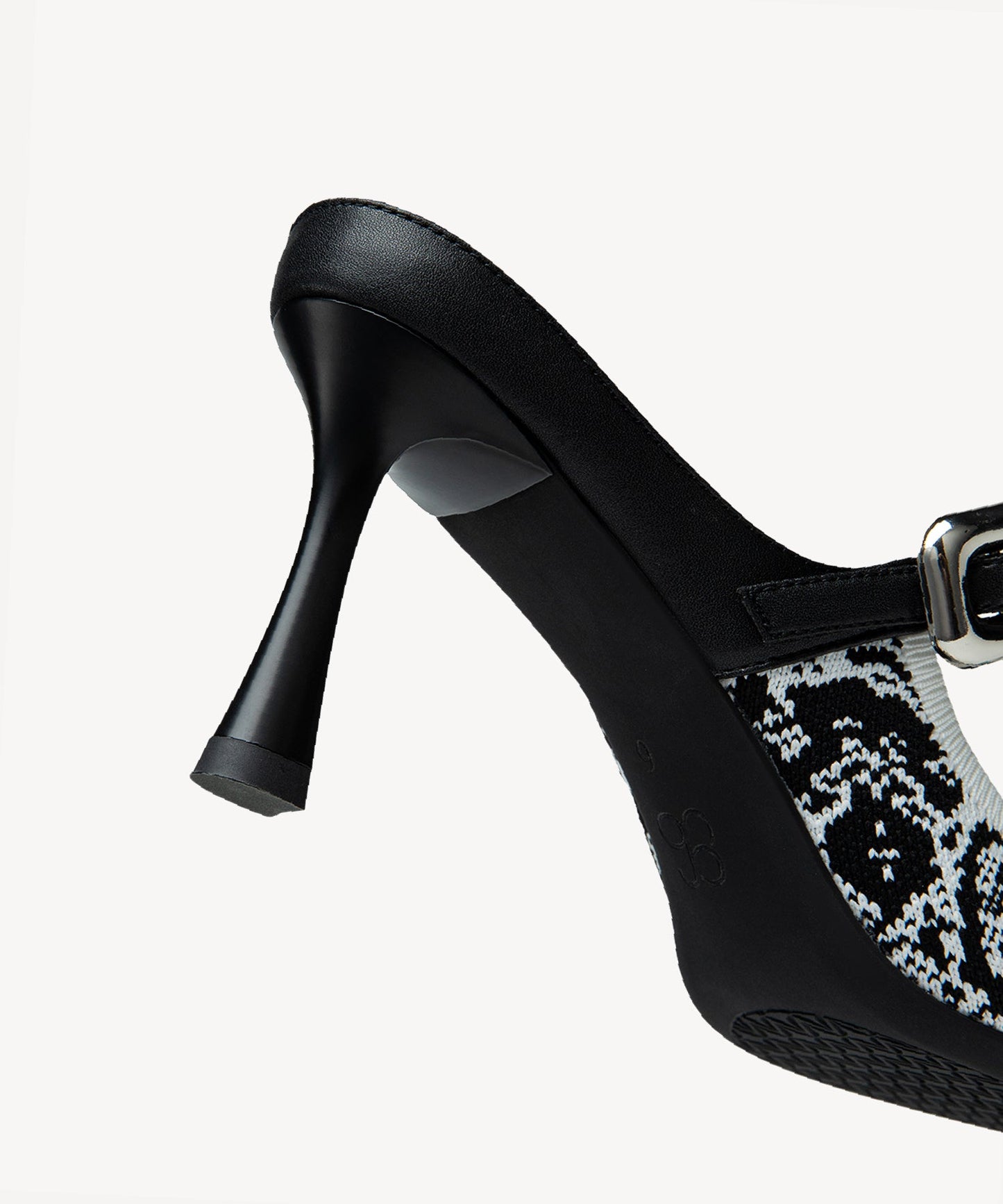 Zapato Mule Elegante de Tacón y Punta Fina